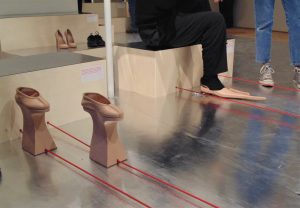 Marche et démarche ; histoire de la chaussure ; exposition ; Paris ; musée des arts décoratifs ; mode ; chaussures