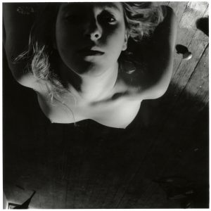 On Being an Angel #1, Woodman, 1977, photographie, Moderna Museet (Stockholm)
